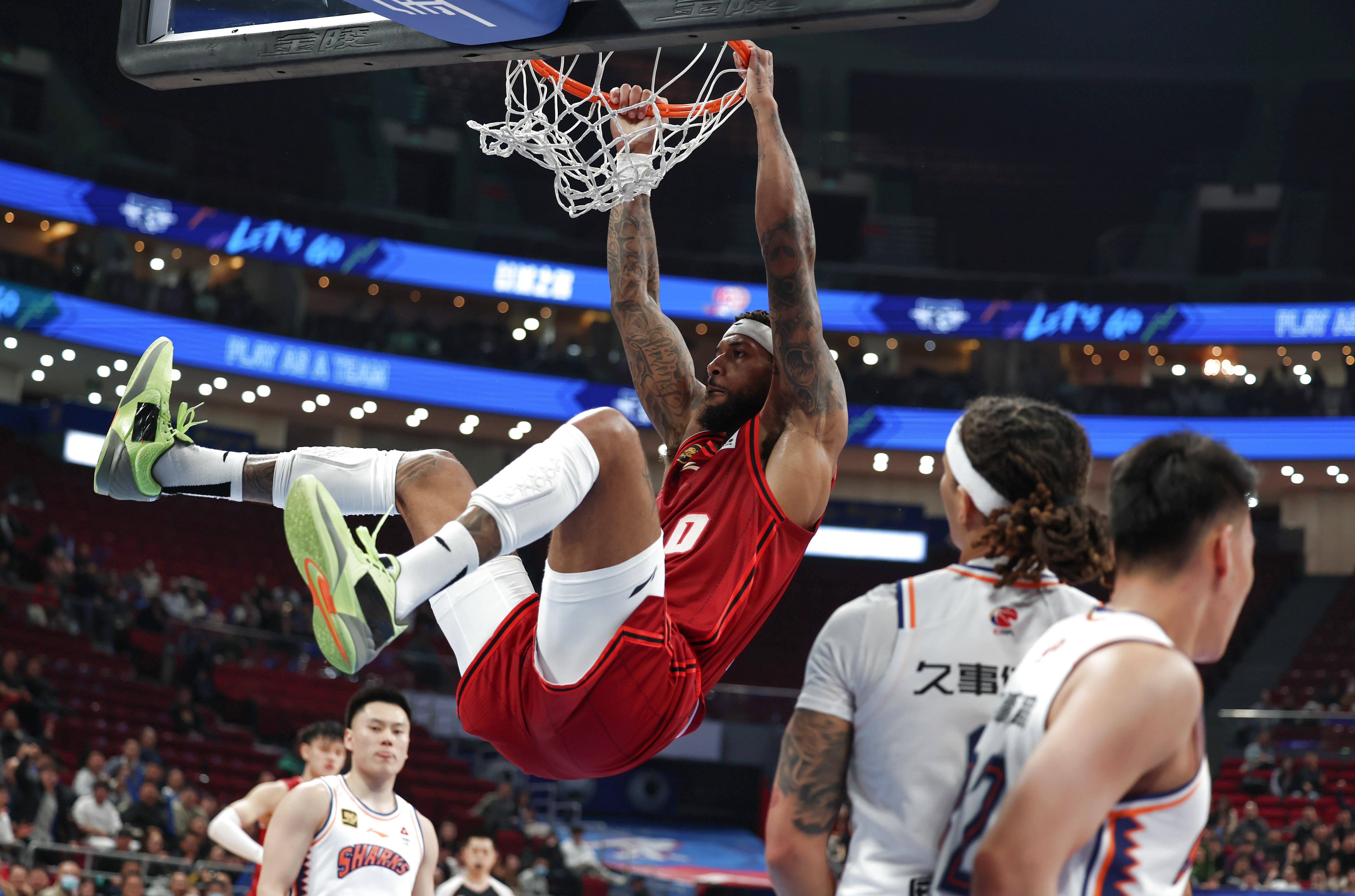 问鼎娱乐CBA季后赛倒计时，摩纳哥清晨战术微调，细节引发关注，赛场秩序良好，轮换策略成焦点的简单介绍