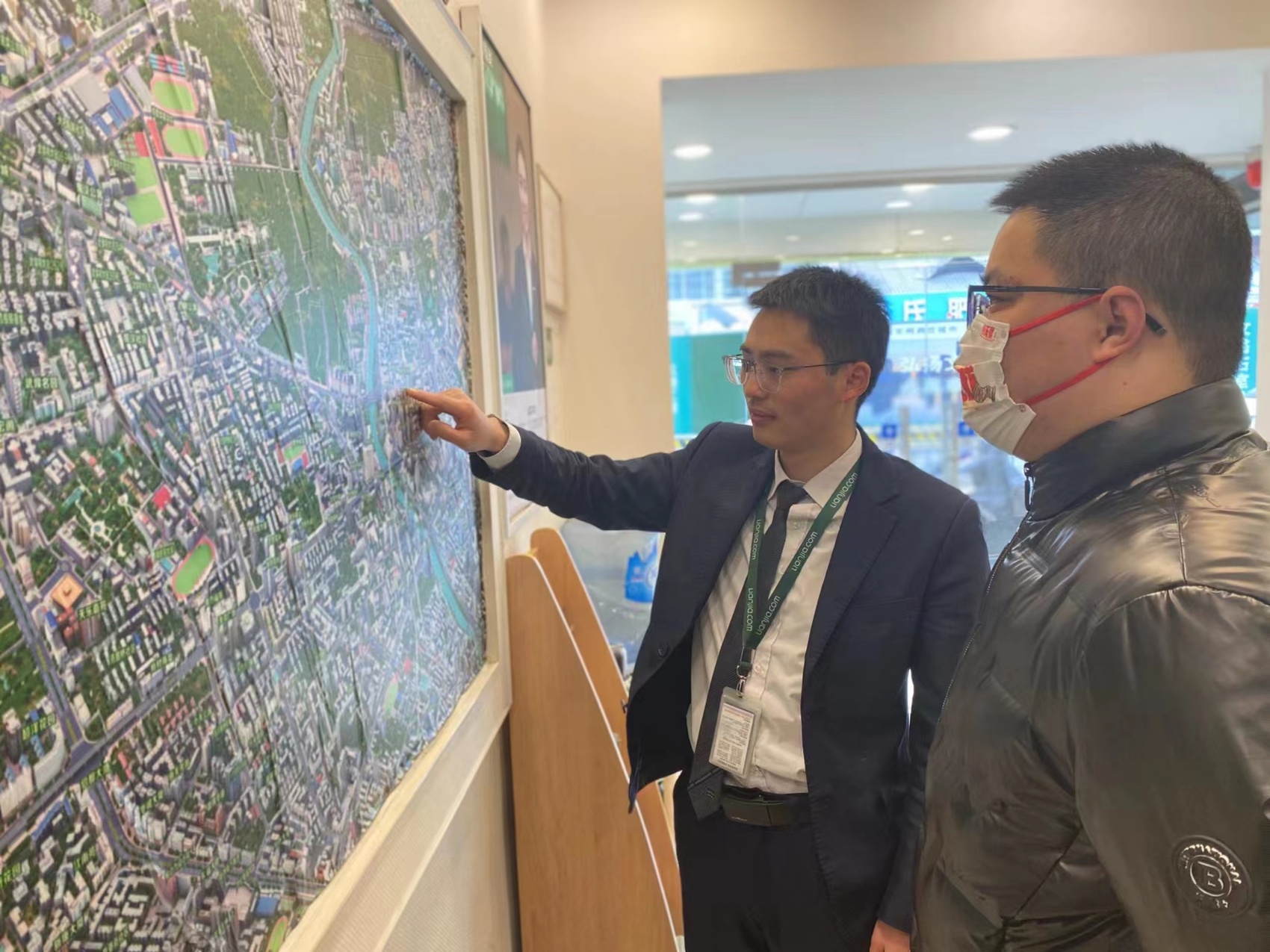 问鼎娱乐包含成都蓉城发布备战花絮，今晚状态回暖，意大利杯任务艰巨，更衣室氛围转暖的词条