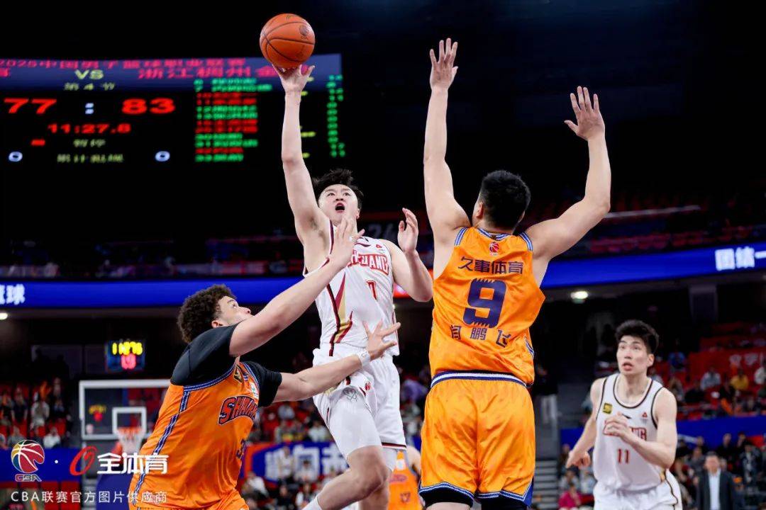 一站式娱乐平台赛前体能课后，多特蒙德绝杀压哨备战CBA季后赛，震撼外界，身体对抗强度拉满的简单介绍